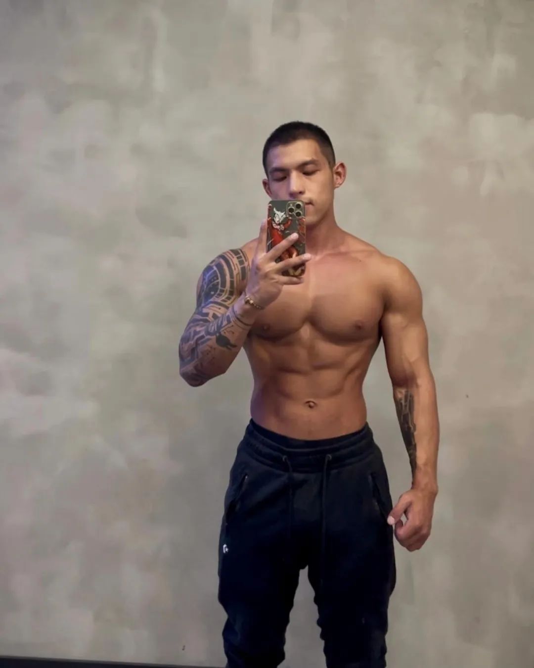 健身男图_健身图男女士图_健身图男神细狗