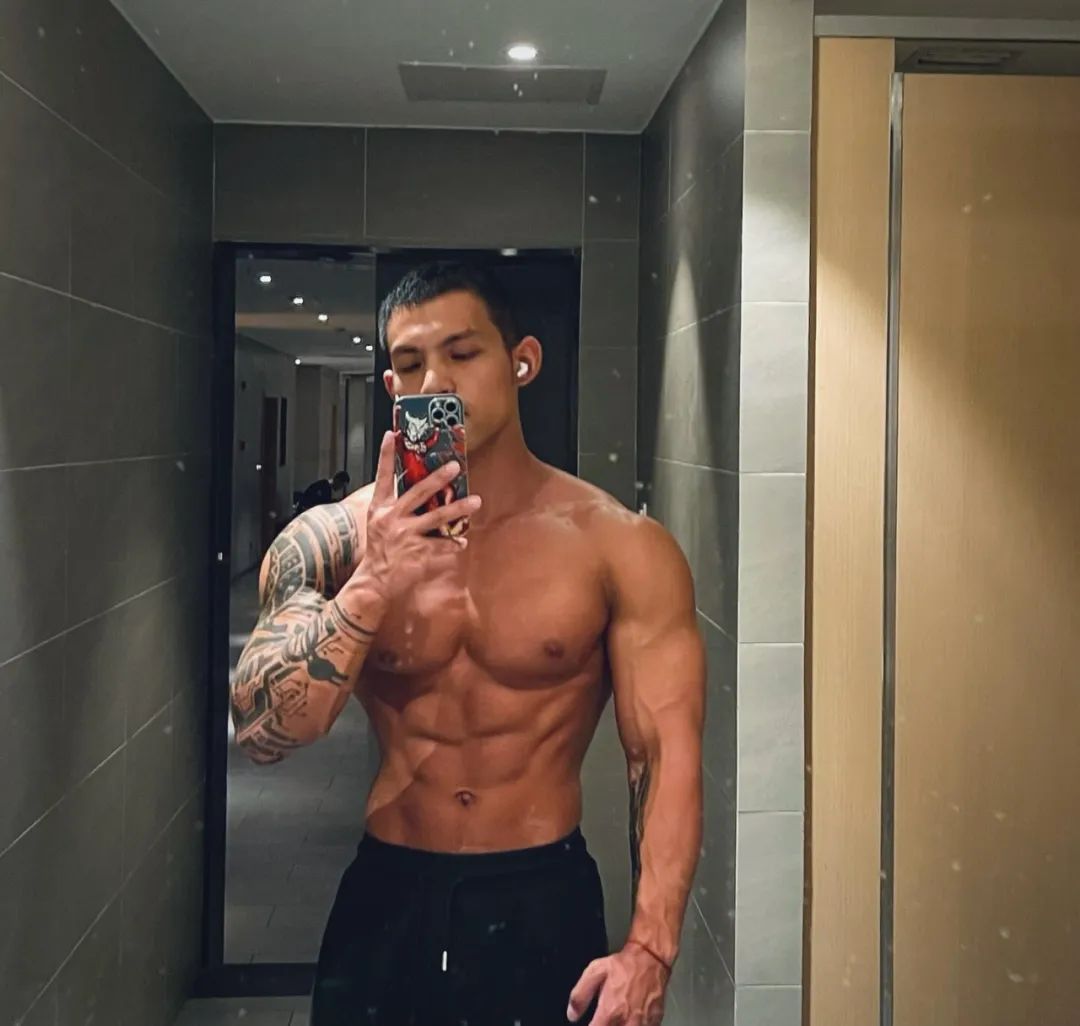 健身图男女士图_健身男图_健身图男神细狗