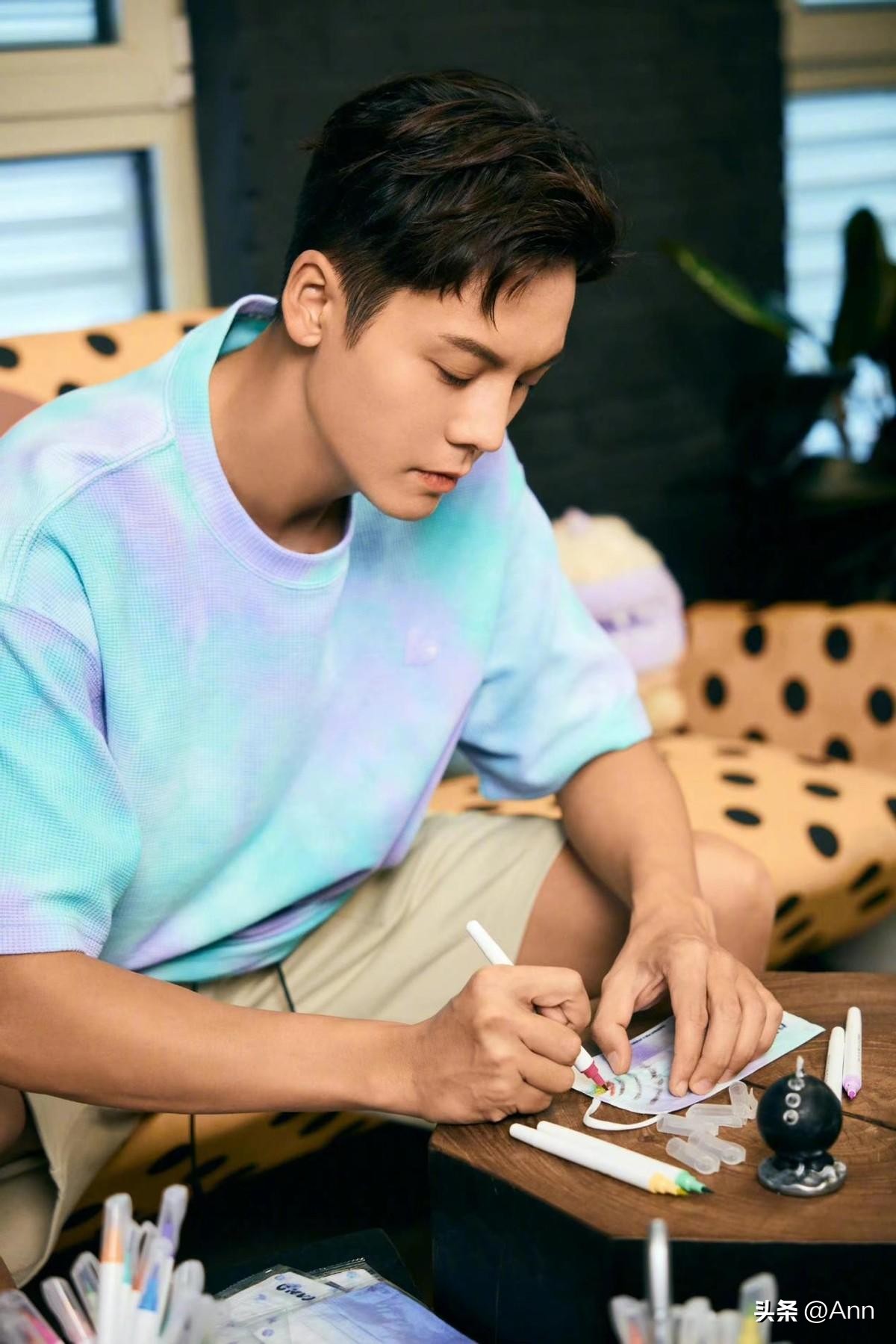健身图男六块腹肌_健身图男女士图_健身男图