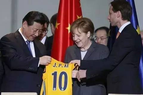 教练足球冠军叫什么_教练足球冠军小说_19个冠军的足球教练