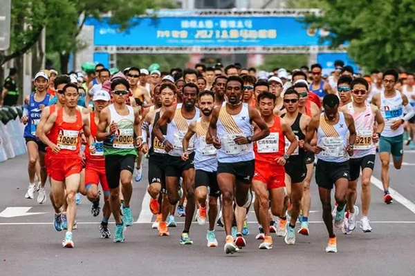 教练足球冠军是谁_教练足球冠军小说_19个冠军的足球教练
