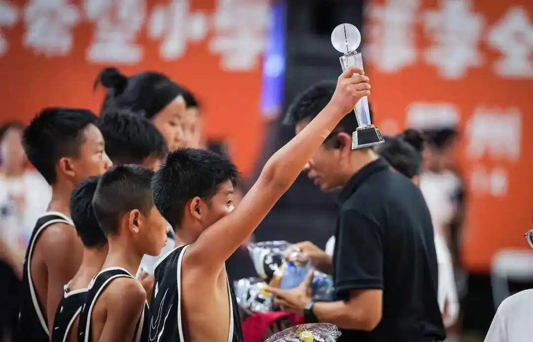 篮球小学生联赛_姚基金小学生篮球赛规则_篮球比赛规则小学生