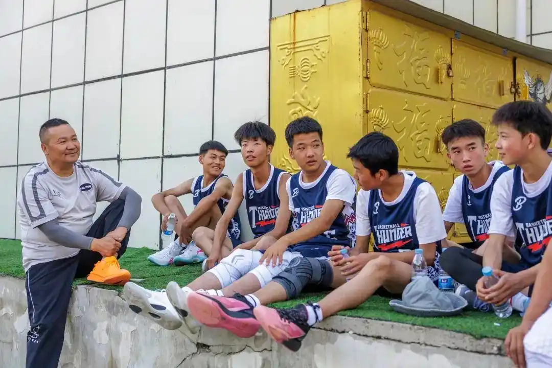 篮球小学生联赛_篮球比赛规则小学生_姚基金小学生篮球赛规则