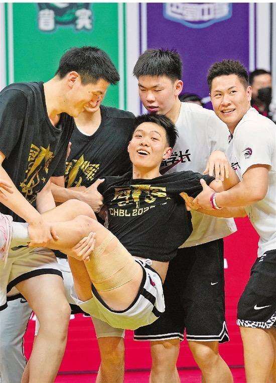 篮球全国高中联赛冠军_篮球联赛高中冠军全国多少名_全国篮球高中联赛历年冠军