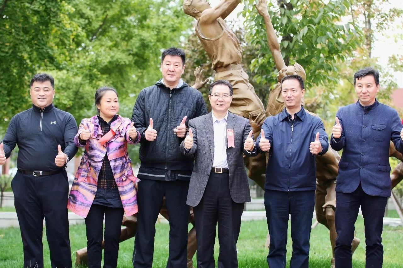 篮球联赛高中冠军全国多少名_全国高中篮球赛历届冠军_篮球全国高中联赛冠军
