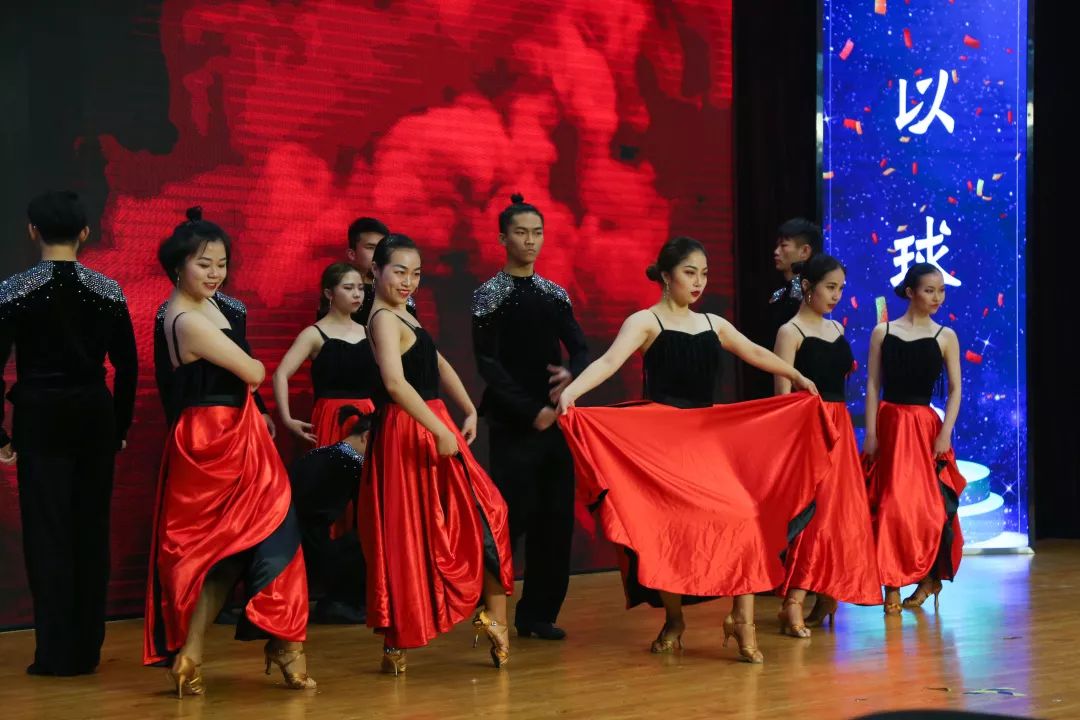 奥运会足球冠军是哪个国家_奥运会第一足球冠军是_银湖杯足球冠军是谁