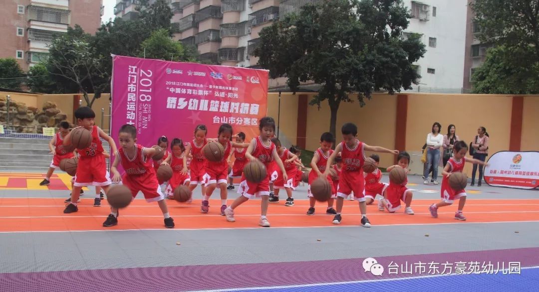 对抗赛规则篮球幼儿园_幼儿篮球对抗赛教案_幼儿篮球对抗赛解说词