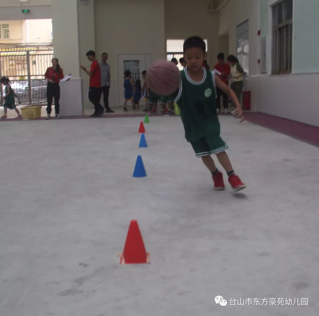 幼儿篮球对抗赛教案_对抗赛规则篮球幼儿园_幼儿篮球对抗赛解说词